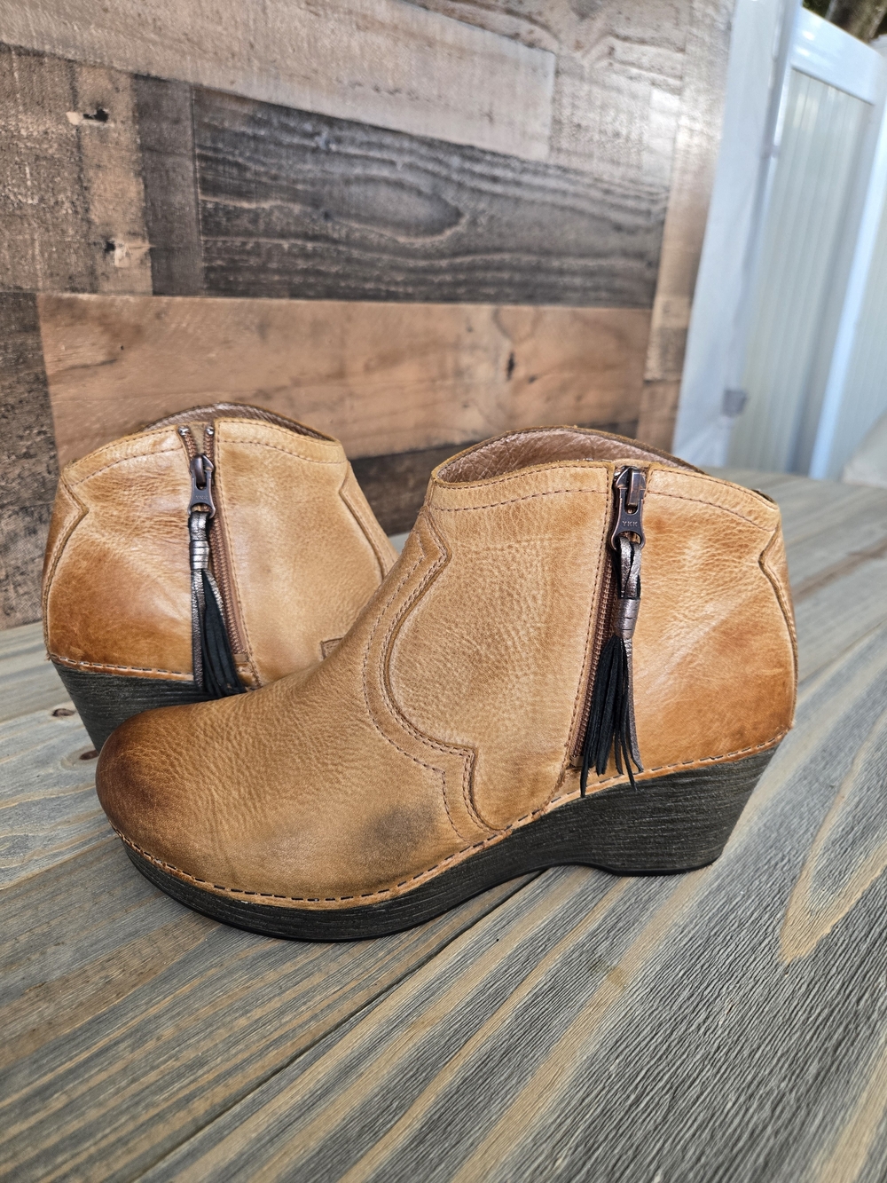 Dansko Veronica ankle booties, honey distressed leather Women’s Size 40 - Picture 11 of 11